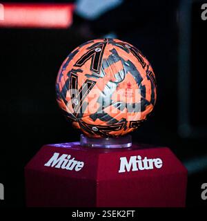 St Andrews, Birmingham, West Midlands, Großbritannien. Februar 2025; St Andrews, Birmingham, West Midlands, England; FA Cup Fourth Round Football, Birmingham City gegen Newcastle United; der Match Ball Credit: Action Plus Sports Images/Alamy Live News Stockfoto