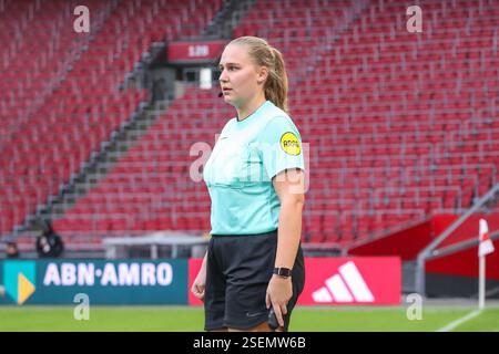 Amsterdam, Niederlande. Februar 2025. AMSTERDAM, NIEDERLANDE - 8. FEBRUAR 2025: Während eines niederländischen Azerion Women's Eredivisie-Spiels zwischen Ajax und Feyenoord in der Johan Cruijff Arena am 8. Februar 1999 in Amsterdam. (Foto von Leiting Gao/Orange Pictures) Credit: Orange Pics BV/Alamy Live News Stockfoto