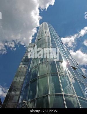 Düsseldorf, Büroturm, LÜCKE 15, Graf-Adolf-Platz, Wolken Stockfoto