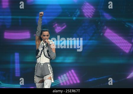 Vancouver, Kanada. Februar 2025. 20250208; Vancouver, British Columbia, Kanada; Katy Perry tritt während der Eröffnungszeremonien der Invictus Games Vancouver - Whistler im BC Place Stadium auf. (Foto: Anne-Marie Sorvin/SIPA USA) Credit: SIPA USA/Alamy Live News Stockfoto