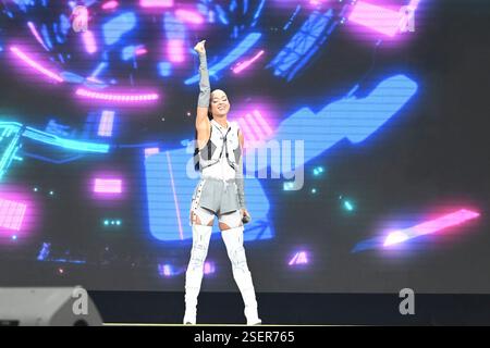 Vancouver, Kanada. Februar 2025. 20250208; Vancouver, British Columbia, Kanada; Katy Perry tritt während der Eröffnungszeremonien der Invictus Games Vancouver - Whistler im BC Place Stadium auf. (Foto: Anne-Marie Sorvin/SIPA USA) Credit: SIPA USA/Alamy Live News Stockfoto