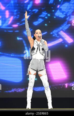 Vancouver, Kanada. Februar 2025. 20250208; Vancouver, British Columbia, Kanada; Katy Perry tritt während der Eröffnungszeremonien der Invictus Games Vancouver - Whistler im BC Place Stadium auf. (Foto: Anne-Marie Sorvin/SIPA USA) Credit: SIPA USA/Alamy Live News Stockfoto