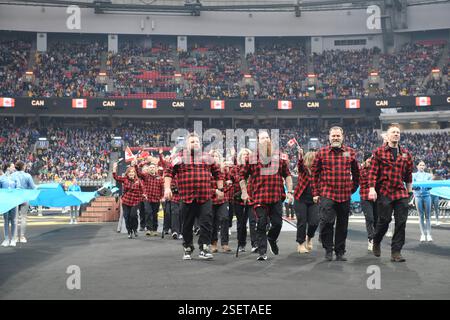 Vancouver, Kanada. Februar 2025. 20250208; Vancouver, British Columbia, Kanada; Team Canada betritt das Stadion während der Eröffnungszeremonien der Invictus Games Vancouver – Whistler im BC Place Stadium. (Foto: Anne-Marie Sorvin/SIPA USA) Credit: SIPA USA/Alamy Live News Stockfoto