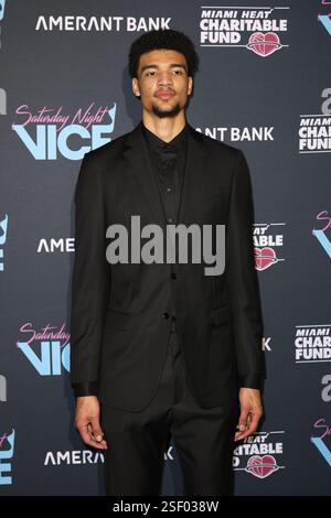 Miami, USA. Februar 2025. MIAMI, FLORIDA - 08. FEBRUAR: Kel'el Ware #7 der Miami Heat nimmt am 8. Februar 2025 an der 15. Jährlichen Miami Heat Charitable Gala im Kaseya Center Teil. Quelle: SIPA USA/Alamy Live News Stockfoto