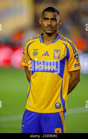 Monterrey, Mexiko. Februar 2025. MONTERREY, MEXIKO - 8. FEBRUAR 2025: LIGA BBVA MX 6. Runde Spiel zwischen UANL Tigres und Atlas in Estádio Universitário. #2 Defender Tigres, Joaquim obligatorischer Credit: Toby Tande/PXImages Credit: PX Images/Alamy Live News Stockfoto