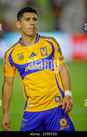 Monterrey, Mexiko. Februar 2025. LIGA BBVA MX 6. Runde Spiel zwischen UANL Tigres und Atlas bei EstÃ¡dio UniversitÃ¡rio. #27 Defender Tigres, JesÃºs Alberto Angulo Uriarte. Obligatorischer Credit: Toby Tande/PXImages (Credit Image: © Toby Tande/PX Imagens via ZUMA Press Wire) NUR REDAKTIONELLE VERWENDUNG! Nicht für kommerzielle ZWECKE! Stockfoto