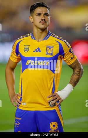 Monterrey, Mexiko. Februar 2025. LIGA BBVA MX 6. Runde Spiel zwischen UANL Tigres und Atlas bei EstÃ¡dio UniversitÃ¡rio. Nr. 23 Tigres-Angreifer Romulo Zanré. Obligatorischer Credit: Toby Tande/PXImages (Credit Image: © Toby Tande/PX Imagens via ZUMA Press Wire) NUR REDAKTIONELLE VERWENDUNG! Nicht für kommerzielle ZWECKE! Stockfoto