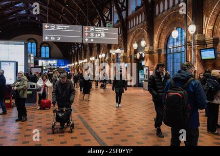 Kopenhagen, Dänemark. Februar 2025. Der Kopenhagener Hauptbahnhof (Dänisch Københavns Hovedbanegård København H) ist der Hauptbahnhof in Kopenhagen und der größte Bahnhof in Dänemark. Quelle: SOPA Images Limited/Alamy Live News Stockfoto