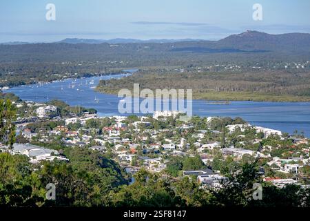 noosa River vom laguna Aussichtspunkt, malerische Aussicht, touristische Sehenswürdigkeiten, Queensland Australien, tropische Sommerurlaubsziel Stockfoto
