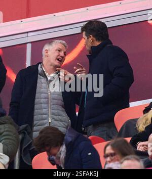 Bastian SCHWEINSTEIGER, Co-Moderator ARD Ex Fussballprofi, DFB Kapitaen Michael BALLACK im Spiel FC BAYERN MÜNCHEN - SV WERDER BREMEN 3-0 am 7. Februar 2025 in München. Saison 2024/2025, 1.Bundesliga, FCB, München, Spieltag 21, 21.Spieltag Fotograf: Peter Schatz - DFL-VORSCHRIFTEN VERBIETEN JEDE VERWENDUNG VON FOTOGRAFIEN als BILDSEQUENZEN und/oder QUASI-VIDEO - Stockfoto