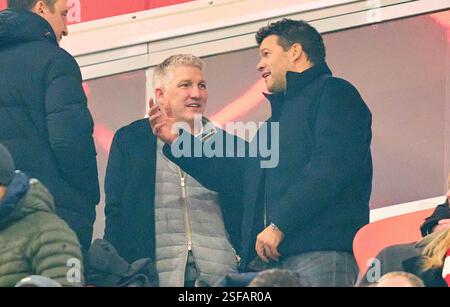 Bastian SCHWEINSTEIGER, Co-Moderator ARD Ex Fussballprofi, DFB Kapitaen Michael BALLACK im Spiel FC BAYERN MÜNCHEN - SV WERDER BREMEN 3-0 am 7. Februar 2025 in München. Saison 2024/2025, 1.Bundesliga, FCB, München, Spieltag 21, 21.Spieltag-Fotograf: ddp-Bilder / STAR-Bilder - DFL-VORSCHRIFTEN VERBIETEN JEDE VERWENDUNG VON FOTOGRAFIEN als BILDSEQUENZEN und/oder QUASI-VIDEO - Stockfoto
