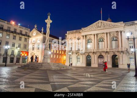 Lissabon, Portugal, Weitwinkelansicht, Außenansicht, Nachtsicht, Stadtzentrum, Altstadtplatz, historische Architektur, allgemeiner Blick auf Lissabon Stockfoto