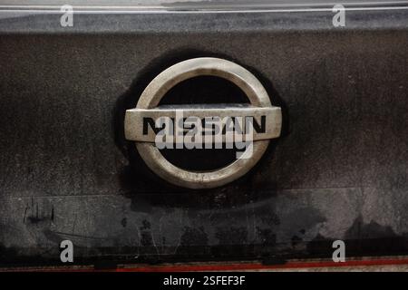 Das Logo von Nissan befindet sich auf einem Auto in Kopenhagen, Dänemark Kopenhagen Dänemark Copyright: XKristianxTuxenxLadegaardxBergx 2E6A8640 Stockfoto