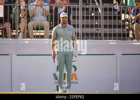 Wyndham Clark schlägt am Samstag, den 8. Februar 2025, in Scottsdale in der dritten Runde der WM Phoenix Open ab. Arizona. (Th Stockfoto