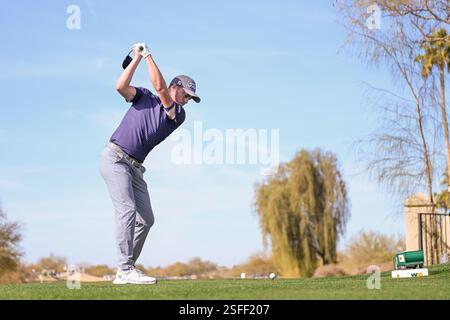 Justin Thomas schlägt in der dritten Runde der WM Phoenix Open am Samstag, 8. Februar 2025, in Scottsdale ab. Arizona. (Thomas Fernandez / Bild des Sports) Stockfoto