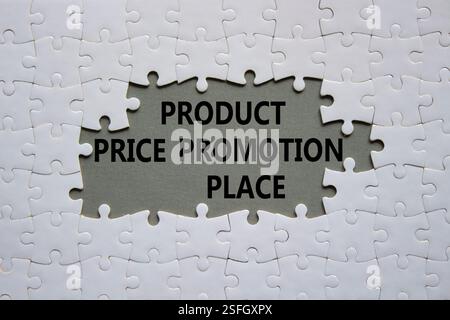 Symbol für Produktpreis Promotion-Ort. Weißes Puzzle mit den Worten Product Price Promotion Place. Schöner grauer Hintergrund. Geschäftskonzept. Kopierbereich. Stockfoto