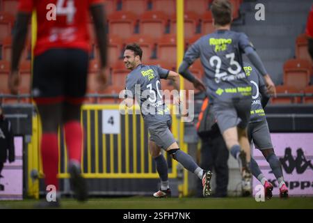 Seraing, Belgien. Februar 2025. Beverens Alexander Corryn feiert nach einem Torschuss während eines Fußballspiels zwischen RFC Seraing und SK Beveren am Sonntag, den 9. Februar 2025 in Seraing, am 21. Tag der zweiten Liga der Challenger Pro League 2024-2025 der belgischen Meisterschaft. BELGA FOTO JOHN THYS Credit: Belga News Agency/Alamy Live News Stockfoto