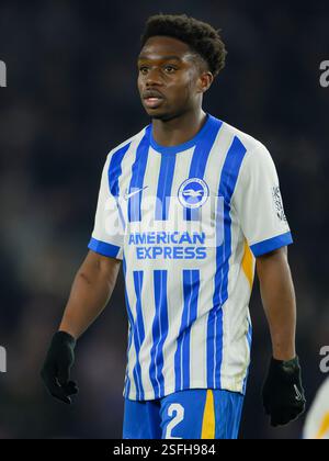 Brighton und Hove, Großbritannien. Februar 2025. Brighton und Hove Brighton, England, 8. Februar 2025. Brighton & Hove Albion's Tariq Lamptey während des Emirates FA Cup 4th Round Fußballspiels zwischen Brighton & Hove Albion und Chelsea im American Express Stadium, England. (David Horton/SPP) (David Horton/SPP) Credit: SPP Sport Press Photo. /Alamy Live News Stockfoto