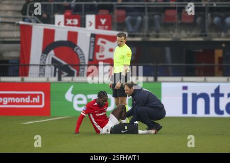 Alkmaar, Niederlande. Februar 2025. ALKMAAR - 02.09.2025, AFAS-Stadion. Niederländischer Eredivisie Football 2024/2025, AZ-Spieler Jayden Addai mit einer Verletzung des Spiels AZ - PEC Zwolle. Beschreibung: Pro Shots/Alamy Live News Stockfoto