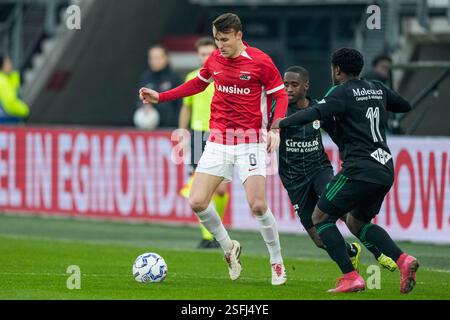 Alkmaar, Niederlande. Februar 2025. ALKMAAR, NIEDERLANDE - 9. FEBRUAR: Peer Koopmeiners von AZ spielt mit dem Ball während eines niederländischen Eredivisie-Spiels zwischen AZ und PEC Zwolle im AFAS-Stadion am 9. Februar 2025 in Alkmaar, Niederlande. (Foto von Ed van de Pol/Orange Pictures) Credit: Orange Pics BV/Alamy Live News Stockfoto