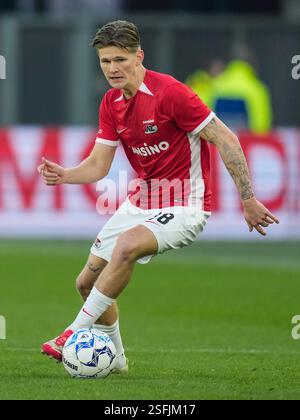 Alkmaar, Niederlande. Februar 2025. ALKMAAR, NIEDERLANDE - 9. FEBRUAR: David Møller Wolfe von AZ während eines niederländischen Eredivisie-Spiels zwischen AZ und PEC Zwolle im AFAS-Stadion am 9. Februar 2025 in Alkmaar, Niederlande. (Foto von Ed van de Pol/Orange Pictures) Credit: Orange Pics BV/Alamy Live News Stockfoto