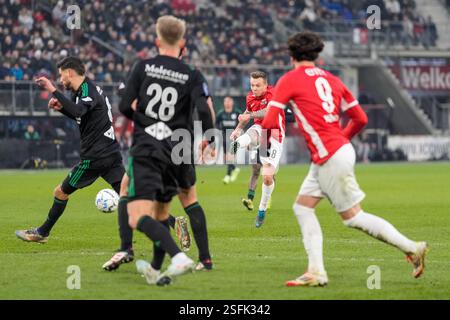 Alkmaar, Niederlande. Februar 2025. ALKMAAR, NIEDERLANDE - 9. FEBRUAR 2025: Jordy Clasie von AZ trifft während eines niederländischen Eredivisie-Spiels zwischen AZ und PEC Zwolle im AFAS-Stadion am 9. Februar 2017 in Alkmaar, Niederlande. (Foto von Ed van de Pol/Orange Pictures) Credit: Orange Pics BV/Alamy Live News Stockfoto