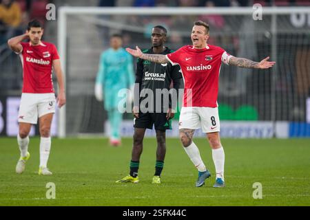 Alkmaar, Niederlande. Februar 2025. ALKMAAR, NIEDERLANDE - 9. FEBRUAR: Jordy Clasie von AZ beschwert sich während eines niederländischen Eredivisie-Spiels zwischen AZ und PEC Zwolle im AFAS-Stadion am 9. Februar 2025 in Alkmaar, Niederlande. (Foto von Ed van de Pol/Orange Pictures) Credit: Orange Pics BV/Alamy Live News Stockfoto