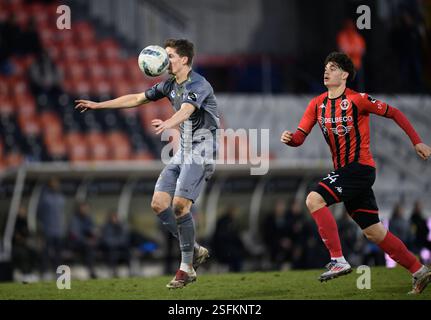 Seraing, Belgien. Februar 2025. Beverens Sieben Dewaele kontrolliert den Ball während eines Fußballspiels zwischen RFC Seraing und SK Beveren am Sonntag, den 9. Februar 2025 in Seraing, am 21. Tag der zweiten Liga der Challenger Pro League 2024-2025. BELGA FOTO JOHN THYS Credit: Belga News Agency/Alamy Live News Stockfoto