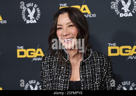 Beverly Hills, USA. Februar 2025. Michelle Yeoh nimmt am 8. Februar 2025 an den 77. Jährlichen Directors Guild of America Awards im Beverly Hilton in Beverly Hills, Kalifornien Teil Foto: Crash/imageSPACE Credit: Imagespace/Alamy Live News Stockfoto