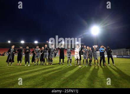 Seraing, Belgien. Februar 2025. Beverens Spieler feiern nach einem Fußballspiel zwischen RFC Seraing und SK Beveren am Sonntag, den 09. Februar 2025 in Seraing, am 21. Tag der zweiten Liga der Challenger Pro League 2024-2025. BELGA FOTO JOHN THYS Credit: Belga News Agency/Alamy Live News Stockfoto