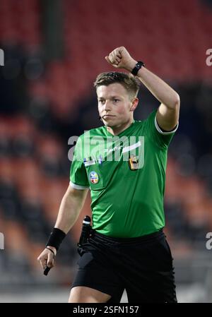 Seraing, Belgien. Februar 2025. Schiedsrichter Arne de Beuckelaer, dargestellt während eines Fußballspiels zwischen RFC Seraing und SK Beveren, Sonntag, den 09. Februar 2025 in Seraing, am 21. Tag der zweiten Liga der Challenger Pro League 2024-2025. BELGA FOTO JOHN THYS Credit: Belga News Agency/Alamy Live News Stockfoto