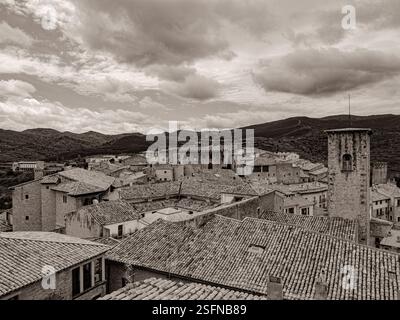 Schwarzweißfoto des Dorfes SOS del Rey Católico in Saragossa. Aragón. Spanien Stockfoto