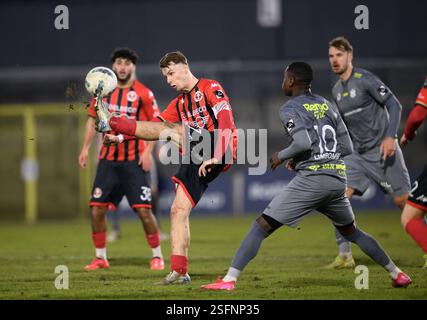 Seraing, Belgien. Februar 2025. Seraings Mathieu Cachbach kämpft um den Ball während eines Fußballspiels zwischen RFC Seraing und SK Beveren am Sonntag, den 9. Februar 2025 in Seraing, am 21. Tag der zweiten Liga der Challenger Pro League 2024-2025. BELGA FOTO JOHN THYS Credit: Belga News Agency/Alamy Live News Stockfoto