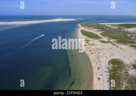 Drohnenaufnahme von Lighthouse Beach in Chatham, Cape Cod, MA, Chatham, USA, Nordamerika Stockfoto