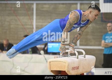 Montichiari, Italien. Februar 2025. Nicola Bartolini (Pro Patria Bustese) Pommel Horse während der Serie A Artistic Gymnastics, Gymnastics in Montichiari, Italien, 08. Februar 2025 Credit: Independent Photo Agency/Alamy Live News Stockfoto
