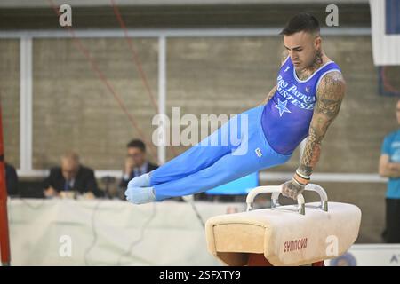 Montichiari, Italien. Februar 2025. Nicola Bartolini (Pro Patria Bustese) Pommel Horse während der Serie A Artistic Gymnastics, Gymnastics in Montichiari, Italien, 08. Februar 2025 Credit: Independent Photo Agency/Alamy Live News Stockfoto
