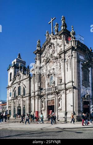 Porto, Portugal - 28. Dezember 2024: Igreja do Carmo (Carmo-Kirche), eine der ältesten und schönsten Kirchen im historischen Zentrum von Porto Stockfoto