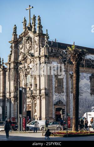 Porto, Portugal - 28. Dezember 2024: Igreja do Carmo (Carmo-Kirche), eine der ältesten und schönsten Kirchen im historischen Zentrum von Porto Stockfoto