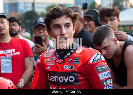 Bangkok, Thailand. Februar 2025. Der spanische Fahrer Marc Marquez vom Ducati Lenovo Team wurde während der MotoGP-Saison Premiere 2025 in einem Einkaufszentrum in Bangkok gesehen. Die Saisoneinführungsveranstaltung wird zur Förderung der MotoGP-Weltmeisterschaft 2025 in Thailand veranstaltet. Das Eröffnungsrennen der Saison 2025 vom 28. Februar 2025 bis zum 2. März 2025. Quelle: SOPA Images Limited/Alamy Live News Stockfoto