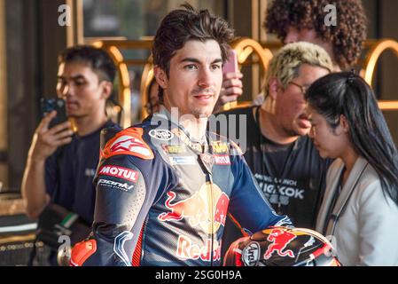 Bangkok, Thailand. Februar 2025. Der spanische Fahrer Maverick Vinales von Red Bull KTM Tech3 wurde während der MotoGP-Saison Premiere 2025 in einem Einkaufszentrum in Bangkok gesehen. Quelle: SOPA Images Limited/Alamy Live News Stockfoto