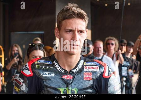 Bangkok, Thailand. Februar 2025. Der französische Fahrer Fabio Quartararo vom Monster Energy Yamaha MotoGP Team wurde während der MotoGP-Saison Premiere 2025 in einem Einkaufszentrum in Bangkok gesehen. Quelle: SOPA Images Limited/Alamy Live News Stockfoto
