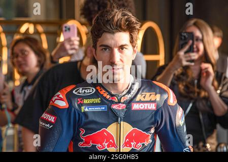 Bangkok, Thailand. Februar 2025. Der spanische Fahrer Maverick Vinales von Red Bull KTM Tech3 wurde während der MotoGP-Saison Premiere 2025 in einem Einkaufszentrum in Bangkok gesehen. Quelle: SOPA Images Limited/Alamy Live News Stockfoto