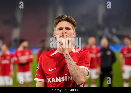 Alkmaar, Niederlande. Februar 2025. ALKMAAR, NIEDERLANDE - 9. FEBRUAR: David Møller Wolfe von AZ feiert während eines niederländischen Eredivisie-Spiels zwischen AZ und PEC Zwolle im AFAS Stadion am 9. Februar 2025 in Alkmaar, Niederlande. (Foto von Ed van de Pol/Orange Pictures) Credit: Orange Pics BV/Alamy Live News Stockfoto