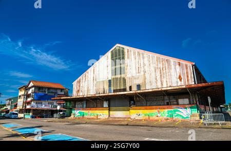 Cayenne, Französisch-Guayana - 21. Juli 2024: Traditioneller Bauernmarkt auf dem Place de Coq im Zentrum von Cayenne, der Hauptstadt von Französisch-Guayana, einem französischen Überseedepartement Stockfoto