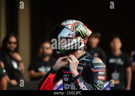 Bangkok, Thailand. Februar 2025. Marco Bezzecchi #72 (Italien) von Aprilia Racing, nehmen Sie am 9. Februar 2025 an der Veranstaltung MotoGP Season Launch 2025 Thailand in einem Einkaufszentrum in Bangkok Teil. In Bangkok. (Foto: Teera Noisakran/SIPA USA) Credit: SIPA USA/Alamy Live News Stockfoto