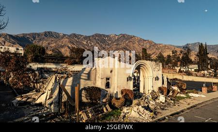 Altadena, Usa. Februar 2025. Schäden durch den Eaton-Brand im westlichen Bereich der Gemeinde Altadena. 9/2025 Altadena, CA., USA (Foto: Ted Soqui/SIPA USA) Credit: SIPA USA/Alamy Live News Stockfoto