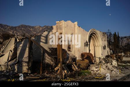 Altadena, Usa. Februar 2025. Schäden durch den Eaton-Brand im westlichen Bereich der Gemeinde Altadena. 9/2025 Altadena, CA., USA (Foto: Ted Soqui/SIPA USA) Credit: SIPA USA/Alamy Live News Stockfoto