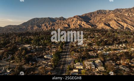 Altadena, Usa. Februar 2025. Schäden durch den Eaton-Brand im westlichen Bereich der Gemeinde Altadena. 9/2025 Altadena, CA., USA (Foto: Ted Soqui/SIPA USA) Credit: SIPA USA/Alamy Live News Stockfoto