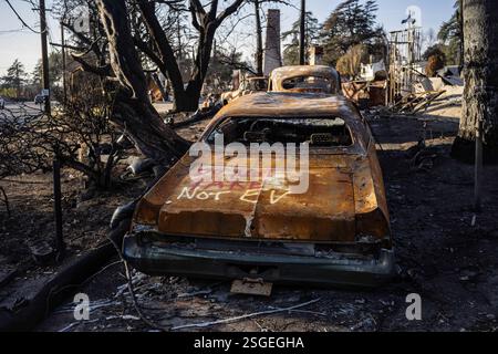 Altadena, Usa. Februar 2025. Schäden durch den Eaton-Brand im westlichen Bereich der Gemeinde Altadena. 9/2025 Altadena, CA., USA (Foto: Ted Soqui/SIPA USA) Credit: SIPA USA/Alamy Live News Stockfoto