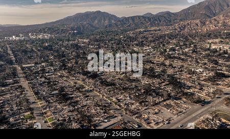 Altadena, Usa. Februar 2025. Schäden durch den Eaton-Brand im westlichen Bereich der Gemeinde Altadena. 9/2025 Altadena, CA., USA (Foto: Ted Soqui/SIPA USA) Credit: SIPA USA/Alamy Live News Stockfoto